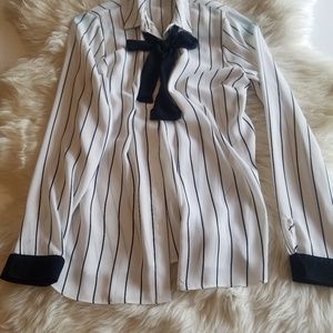 Bow tie front stripe button blouse